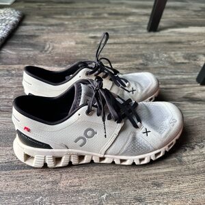 On Running women’s Shoes - Black and White